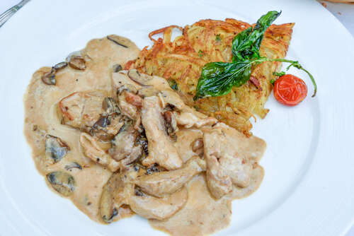 At the table: Ris de veau aux morilles