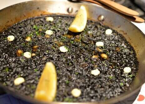 At the table: <em>Arroz negro</em>